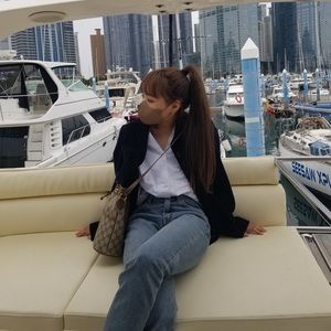 Meet your Posher, Emily